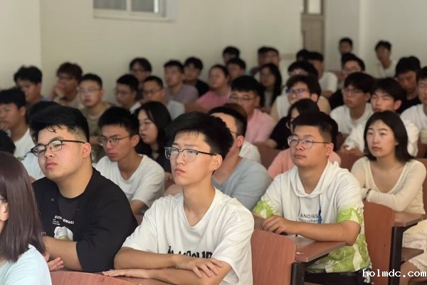 乘风破浪扬帆劲，奋楫笃行开新篇——伟德1946还可以顺利举办2024级新生入学教育系列活动