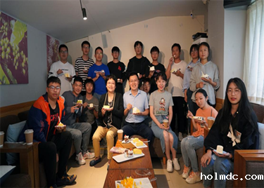 伟德1946还可以开展“院长陪你过生日”活动