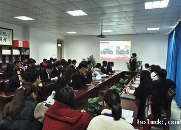 电子通信工程学院举办2018-2019学年先进班集体，示范、活力团支部评选会